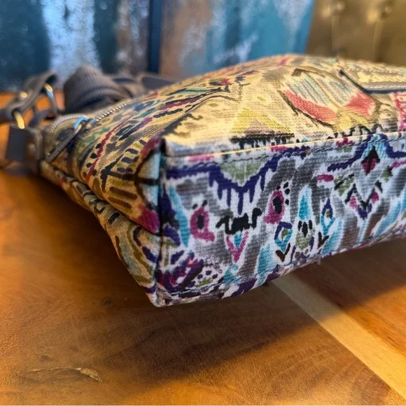 Sakroots Artist Circle Boho Chic Flat Crossbody: Like New - Picture 10 of 14